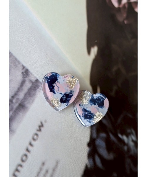 tone(トーン)の「【-HIGORO-】手書きアートピアス〈ハート〉(MA)(ピアス(両耳用)・レディース・ブルー系その他/ネイビー系/ピンク系その他・FREE)」の2枚目の写真