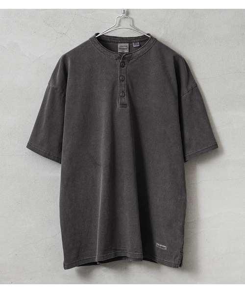 WAIPER.inc(ワイパーインク)の「Goodwear グッドウェア 2W7-15205 USAコットン S/S ガーメントダイ ヘンリーネック Tシャツ BIG(Tシャツ/カットソー・メンズ・チャコールグレー/ブルー系その他/ブルー系その他2・S/L/M/XL)」の1枚目の写真
