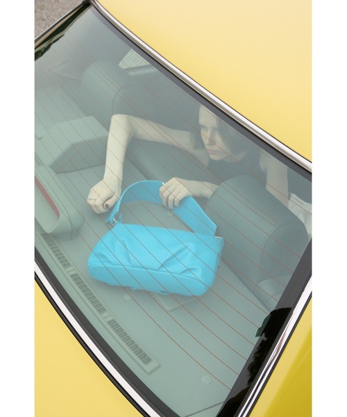 un/neu（アンノイ）の「ワイドハンドルタックミニバッグ（ハンドバッグ・レディース・ブルー/カーキ/ブラック・FREE）」の17枚目の写真