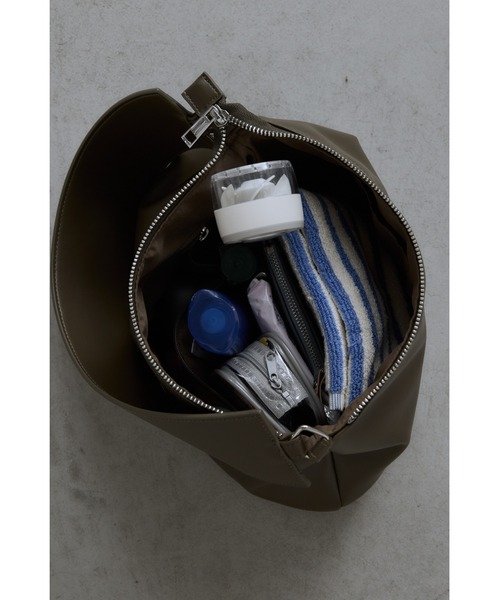 un/neu（アンノイ）の「ワイドハンドルタックミニバッグ（ハンドバッグ・レディース・ブルー/カーキ/ブラック・FREE）」の7枚目の写真