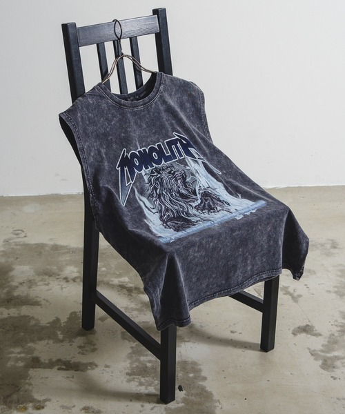 Revo.（レボ）の「グランジ フェード加工 ロック グラフィックプリント オーバーサイズ ノースリーブTシャツ（Tシャツ/カットソー・メンズ・グレー/ブラウン/ブラック/ブラック系その他2/グレー系その他/ブラック系その他・M/L）」の4枚目の写真