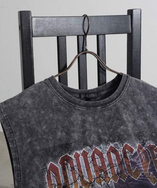 Revo.（レボ）の「グランジ フェード加工 ロック グラフィックプリント オーバーサイズ ノースリーブTシャツ（Tシャツ/カットソー・メンズ・グレー/ブラウン/ブラック/ブラック系その他2/グレー系その他/ブラック系その他・M/L）」の11枚目の写真