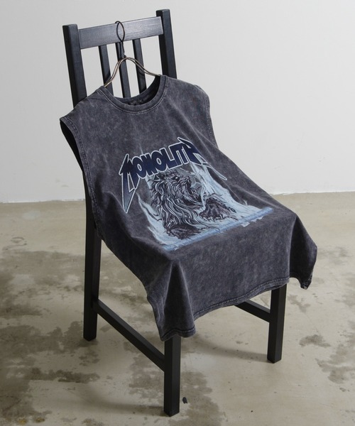 Revo.（レボ）の「グランジ フェード加工 ロック グラフィックプリント オーバーサイズ ノースリーブTシャツ（Tシャツ/カットソー・メンズ・グレー/ブラウン/ブラック/ブラック系その他2/グレー系その他/ブラック系その他・M/L）」の19枚目の写真