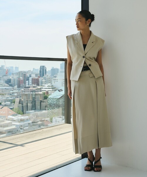 UNITED TOKYO(ユナイテッドトウキョウ)の「French Sleeve Tailored Gilet|セットアップ可/オケージョン/秋服(ベスト・レディース・ブラック/キャメル/ライトベージュ・FREE)」の22枚目の写真