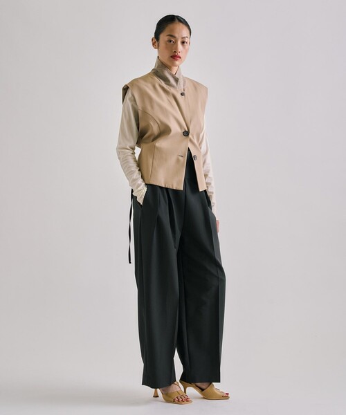 UNITED TOKYO(ユナイテッドトウキョウ)の「French Sleeve Tailored Gilet|セットアップ可/オケージョン/秋服(ベスト・レディース・ブラック/キャメル/ライトベージュ・FREE)」の8枚目の写真