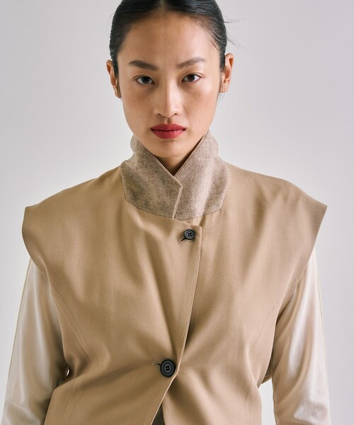 UNITED TOKYO(ユナイテッドトウキョウ)の「French Sleeve Tailored Gilet|セットアップ可/オケージョン/秋服(ベスト・レディース・ブラック/キャメル/ライトベージュ・FREE)」の10枚目の写真
