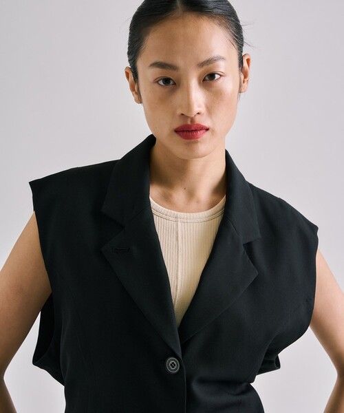 UNITED TOKYO(ユナイテッドトウキョウ)の「French Sleeve Tailored Gilet|セットアップ可/オケージョン/秋服(ベスト・レディース・ブラック/キャメル/ライトベージュ・FREE)」の15枚目の写真