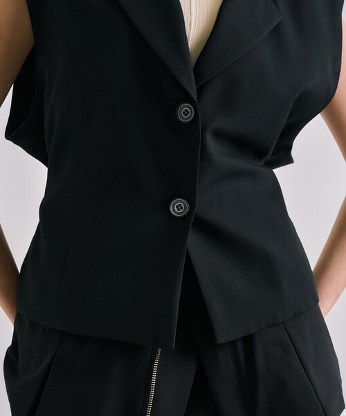 UNITED TOKYO(ユナイテッドトウキョウ)の「French Sleeve Tailored Gilet|セットアップ可/オケージョン/秋服(ベスト・レディース・ブラック/キャメル/ライトベージュ・FREE)」の16枚目の写真