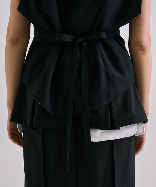 UNITED TOKYO(ユナイテッドトウキョウ)の「French Sleeve Tailored Gilet|セットアップ可/オケージョン/秋服(ベスト・レディース・ブラック/キャメル/ライトベージュ・FREE)」の17枚目の写真