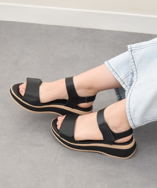 inter-chaussures(インターショシュール)の「【Oh my Sandals】ベルクロローヒールサンダル(E52500)(サンダル・レディース・ブラック/アイボリー/マルチ/シルバー/キャメル・35/36/37/38/39)」の1枚目の写真
