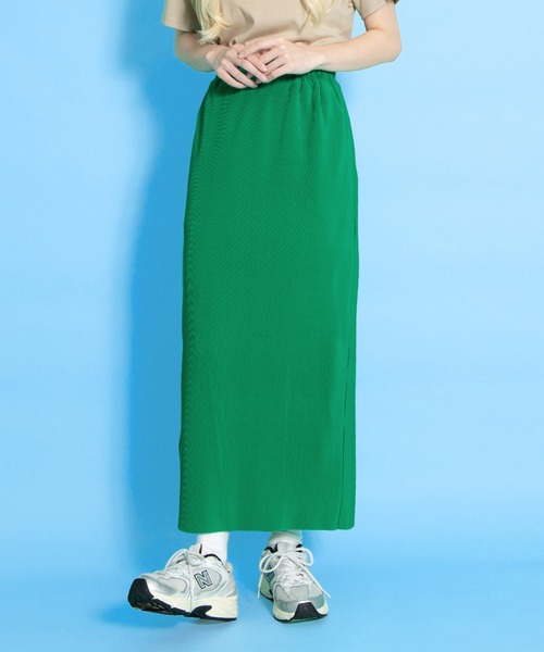 PUNYUS（プニュズ）の「セルフカットプリーツロングスカート（スカート・レディース・ブラック/グリーン/パープル/オレンジ・1/2/3/4）」の2枚目の写真