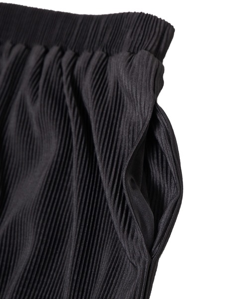 PUNYUS（プニュズ）の「セルフカットプリーツロングスカート（スカート・レディース・ブラック/グリーン/パープル/オレンジ・1/2/3/4）」の17枚目の写真