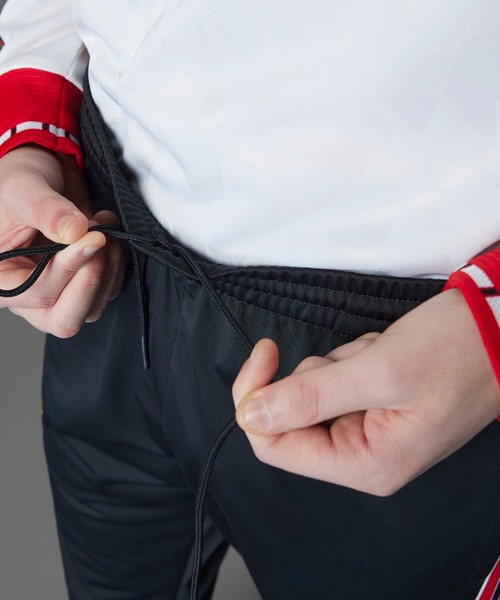 マンチェスター・ユナイテッド ピステパンツ 黒/赤 ブラック - マンチェスター・ユナイテッド【アディダス公式】