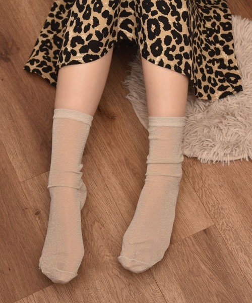 TONE SELECT GOODS（トーンセレクトグッズ）の「【float】ラメ グリッター デザイン ミドル丈 ソックス【10色展開】（ソックス/靴下・レディース・ベージュ/ネイビー/パープル/イエロー/ゴールド/グリーン/ピンク/ブラック/グレー/アッシュブラウン・FREE）」の4枚目の写真