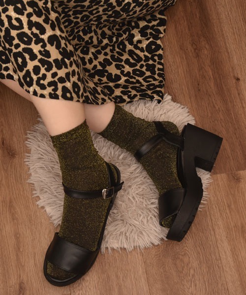 TONE SELECT GOODS（トーンセレクトグッズ）の「【float】ラメ グリッター デザイン ミドル丈 ソックス【10色展開】（ソックス/靴下・レディース・ベージュ/ネイビー/パープル/イエロー/ゴールド/グリーン/ピンク/ブラック/グレー/アッシュブラウン・FREE）」の10枚目の写真