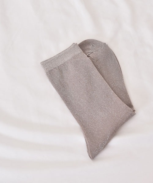 TONE SELECT GOODS（トーンセレクトグッズ）の「【float】ラメ グリッター デザイン ミドル丈 ソックス【10色展開】（ソックス/靴下・レディース・ベージュ/ネイビー/パープル/イエロー/ゴールド/グリーン/ピンク/ブラック/グレー/アッシュブラウン・FREE）」の18枚目の写真