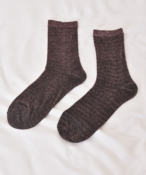 TONE SELECT GOODS（トーンセレクトグッズ）の「【float】ラメ グリッター デザイン ミドル丈 ソックス【10色展開】（ソックス/靴下・レディース・ベージュ/ネイビー/パープル/イエロー/ゴールド/グリーン/ピンク/ブラック/グレー/アッシュブラウン・FREE）」の12枚目の写真