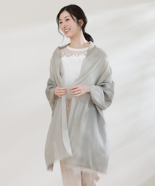 sankyo shokai（サンキョウショウカイ）の「ストール薄手 春夏 大判 シルク調ウール（ストール/ショール・レディース・ベージュ/ライトグレー/ブラック・FREE）」の3枚目の写真