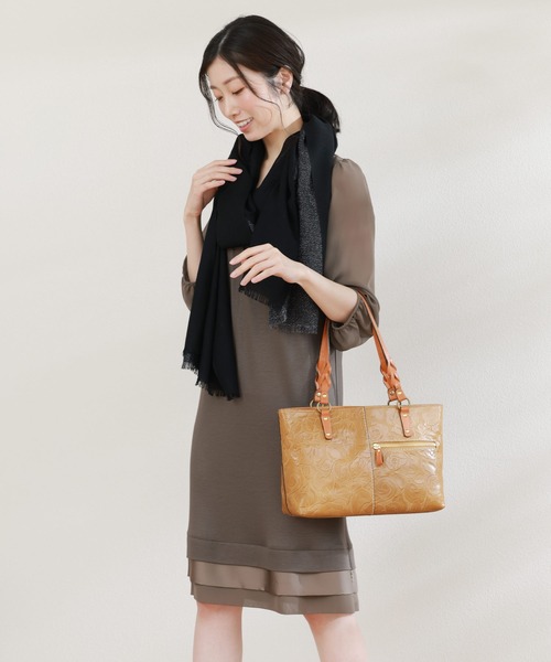 sankyo shokai（サンキョウショウカイ）の「ストール薄手 春夏 大判 シルク調ウール（ストール/ショール・レディース・ベージュ/ライトグレー/ブラック・FREE）」の12枚目の写真