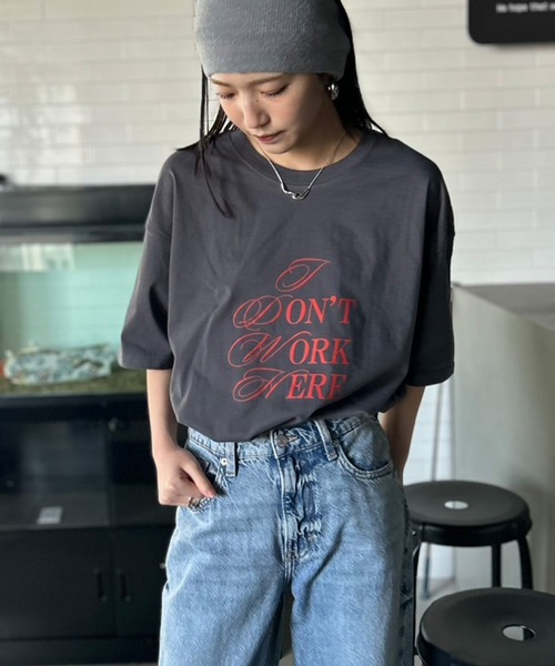 Kotoe(コトエ)の「【UNISEX】 ミックスロゴプリントオーバーサイズ 半端袖Tシャツ(Tシャツ/カットソー・レディース・ブラック/ダークグリーン/ダークグレー/ホワイト/ホワイト系その他・FREE)」の5枚目の写真