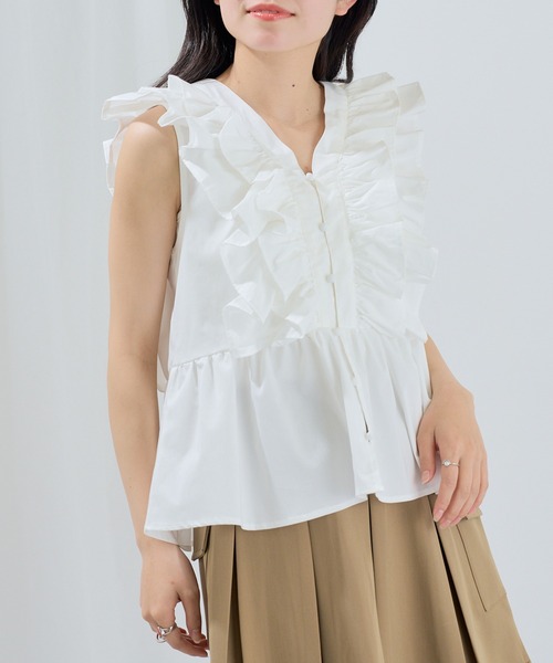 MAGASIN DE MODE Chou Chou(マガジンデモードシュシュ)の「【MAGASIN DE MODE Chou Chou】ブロードフリルブラウス XNN(シャツ/ブラウス・レディース・ブラック/ブルー/ホワイト/ブラウン・FREE)」の2枚目の写真