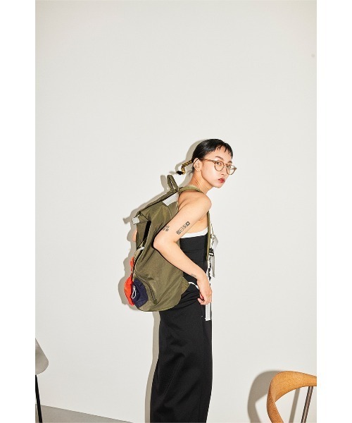 OMMO（オーエムエムオー）の「TUCK BARE I LINE OP（ワンピース・レディース・ベージュ/ブラック・36/38）」の6枚目の写真
