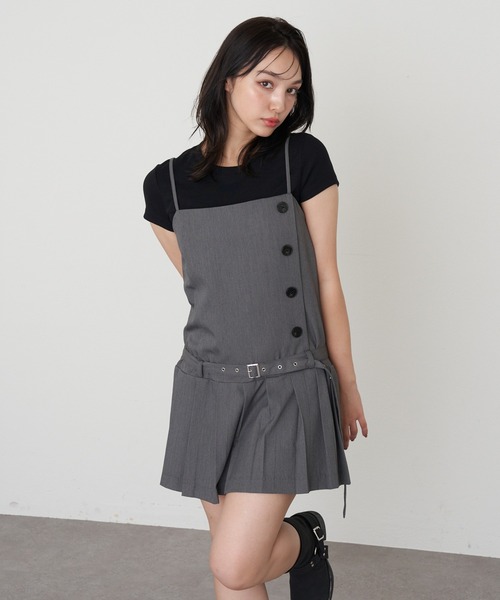 RAY CASSIN（レイカズン）の「【チョーカーセット】ボタンデザインプリーツキャミミニワンピース（ワンピース・レディース・グレー/ブラック系その他2・FREE）」の2枚目の写真