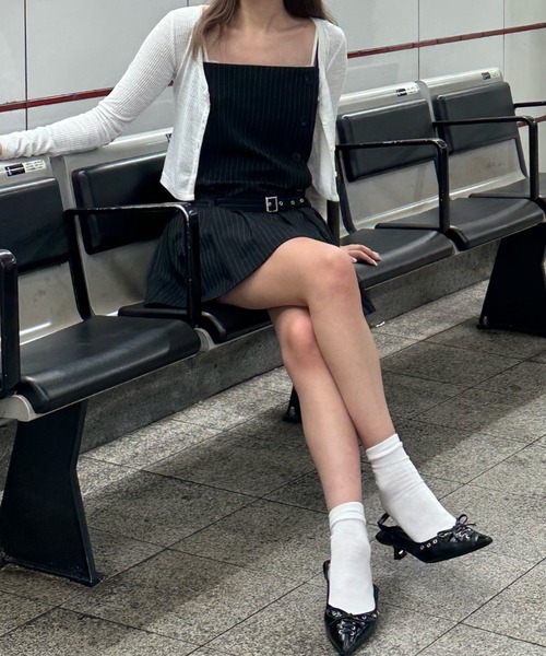 RAY CASSIN（レイカズン）の「【チョーカーセット】ボタンデザインプリーツキャミミニワンピース（ワンピース・レディース・グレー/ブラック系その他2・FREE）」の4枚目の写真