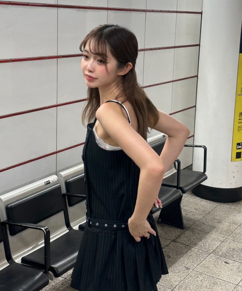 RAY CASSIN（レイカズン）の「【チョーカーセット】ボタンデザインプリーツキャミミニワンピース（ワンピース・レディース・グレー/ブラック系その他2・FREE）」の9枚目の写真