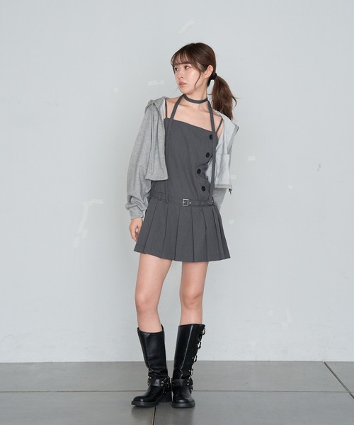 RAY CASSIN（レイカズン）の「【チョーカーセット】ボタンデザインプリーツキャミミニワンピース（ワンピース・レディース・グレー/ブラック系その他2・FREE）」の20枚目の写真