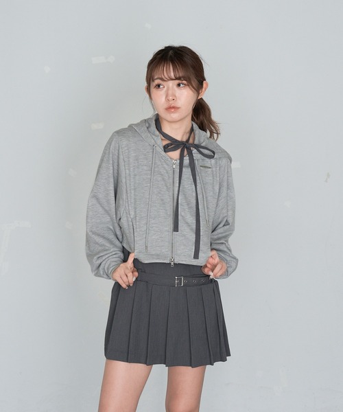 RAY CASSIN（レイカズン）の「【チョーカーセット】ボタンデザインプリーツキャミミニワンピース（ワンピース・レディース・グレー/ブラック系その他2・FREE）」の21枚目の写真