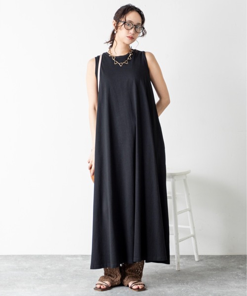 MILLION CARATS（ミリオンカラッツ）の「【カップ付き＆汗ジミ防止】快適なのに女っぽい！広がるシルエットで体型カバーも◎なカップ付きワンピ！！動きに合わせて揺れる美フレアと抜け感が大人らしさを演出。気になる汗や暑さにも強い高機能が嬉しい真夏の頼れる一着。（ワンピース・レディース・ラベンダー/ブルー/カーキ系/オレンジ/レッド/グレー/ブラウン/ネイビー/ベージュ/ブラック・MEDIUM/LARGE）」の16枚目の写真