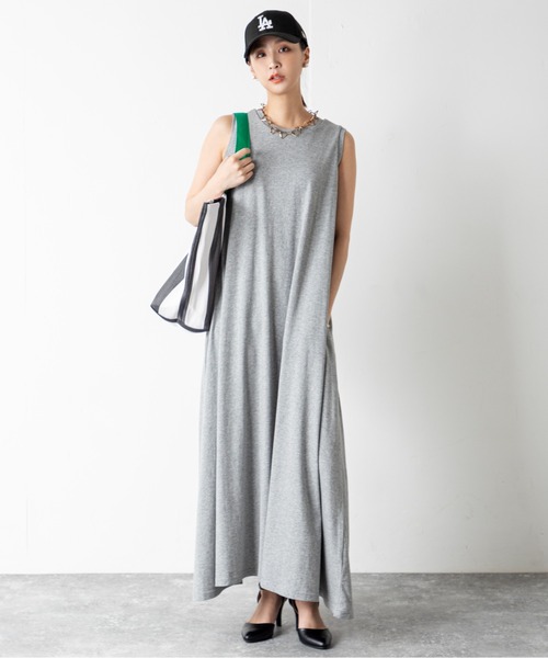 MILLION CARATS（ミリオンカラッツ）の「【カップ付き＆汗ジミ防止】快適なのに女っぽい！広がるシルエットで体型カバーも◎なカップ付きワンピ！！動きに合わせて揺れる美フレアと抜け感が大人らしさを演出。気になる汗や暑さにも強い高機能が嬉しい真夏の頼れる一着。（ワンピース・レディース・ラベンダー/ブルー/カーキ系/オレンジ/レッド/グレー/ブラウン/ネイビー/ベージュ/ブラック・MEDIUM/LARGE）」の20枚目の写真