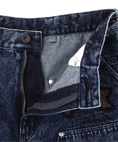 AVIREX（アヴィレックス）の「LEATHER PATCH DENIM SHORTS / レザーパッチ デニム ショートパンツ / AVIREX / アヴィレックス（デニムパンツ・メンズ・インディゴブルー/ブラック・XX-LARGE/X-LARGE/LARGE/MEDIUM）」の3枚目の写真