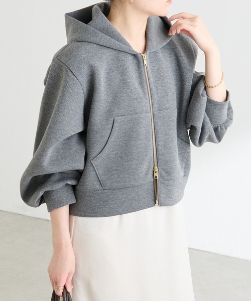 COLLAGE GALLARDAGALANTE（コラージュガリャルダガランテ）の「クロップドボリューム袖フーディ（パーカー・レディース・ネイビー/チャコールグレー・FREE）」の2枚目の写真