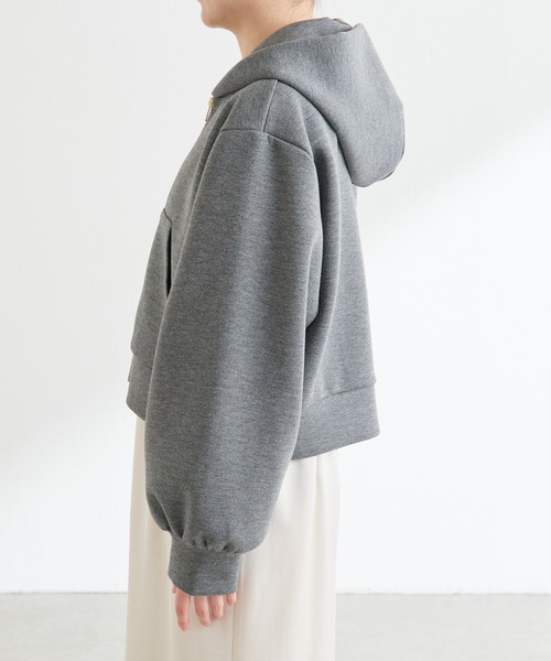 COLLAGE GALLARDAGALANTE（コラージュガリャルダガランテ）の「クロップドボリューム袖フーディ（パーカー・レディース・ネイビー/チャコールグレー・FREE）」の22枚目の写真