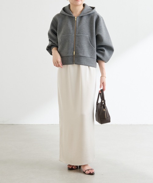 COLLAGE GALLARDAGALANTE（コラージュガリャルダガランテ）の「クロップドボリューム袖フーディ（パーカー・レディース・ネイビー/チャコールグレー・FREE）」の3枚目の写真