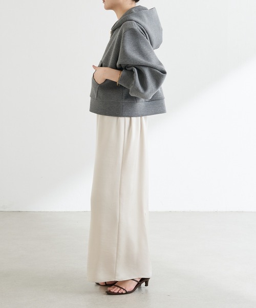 COLLAGE GALLARDAGALANTE（コラージュガリャルダガランテ）の「クロップドボリューム袖フーディ（パーカー・レディース・ネイビー/チャコールグレー・FREE）」の8枚目の写真