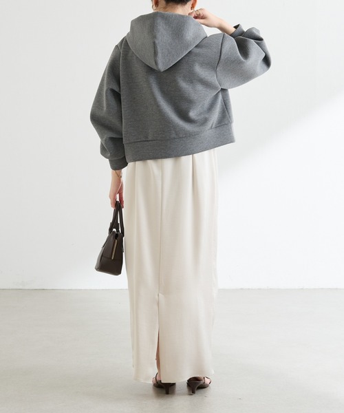 COLLAGE GALLARDAGALANTE（コラージュガリャルダガランテ）の「クロップドボリューム袖フーディ（パーカー・レディース・ネイビー/チャコールグレー・FREE）」の9枚目の写真