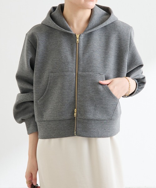 COLLAGE GALLARDAGALANTE（コラージュガリャルダガランテ）の「クロップドボリューム袖フーディ（パーカー・レディース・ネイビー/チャコールグレー・FREE）」の4枚目の写真