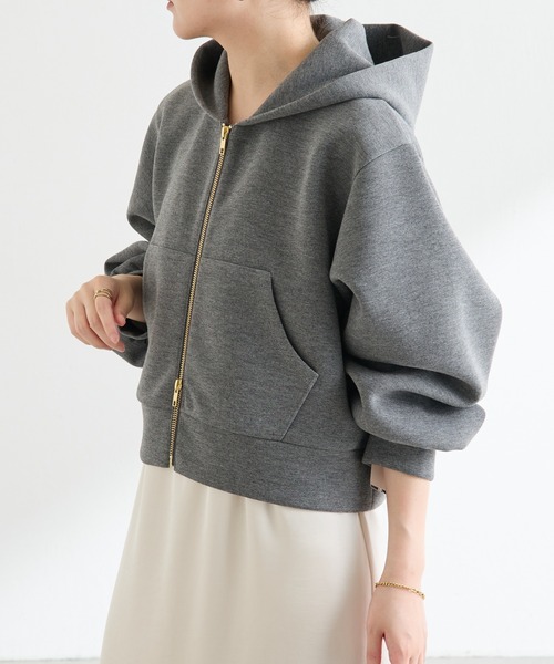 COLLAGE GALLARDAGALANTE（コラージュガリャルダガランテ）の「クロップドボリューム袖フーディ（パーカー・レディース・ネイビー/チャコールグレー・FREE）」の5枚目の写真