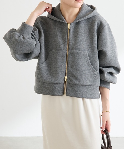 COLLAGE GALLARDAGALANTE（コラージュガリャルダガランテ）の「クロップドボリューム袖フーディ（パーカー・レディース・ネイビー/チャコールグレー・FREE）」の7枚目の写真