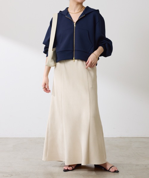 COLLAGE GALLARDAGALANTE（コラージュガリャルダガランテ）の「クロップドボリューム袖フーディ（パーカー・レディース・ネイビー/チャコールグレー・FREE）」の11枚目の写真