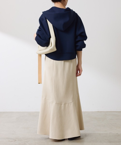 COLLAGE GALLARDAGALANTE（コラージュガリャルダガランテ）の「クロップドボリューム袖フーディ（パーカー・レディース・ネイビー/チャコールグレー・FREE）」の17枚目の写真