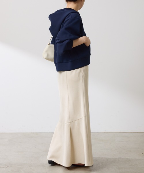 COLLAGE GALLARDAGALANTE（コラージュガリャルダガランテ）の「クロップドボリューム袖フーディ（パーカー・レディース・ネイビー/チャコールグレー・FREE）」の18枚目の写真