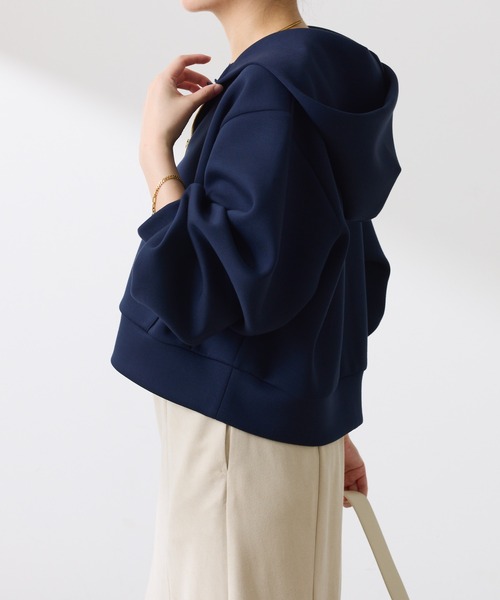 COLLAGE GALLARDAGALANTE（コラージュガリャルダガランテ）の「クロップドボリューム袖フーディ（パーカー・レディース・ネイビー/チャコールグレー・FREE）」の13枚目の写真