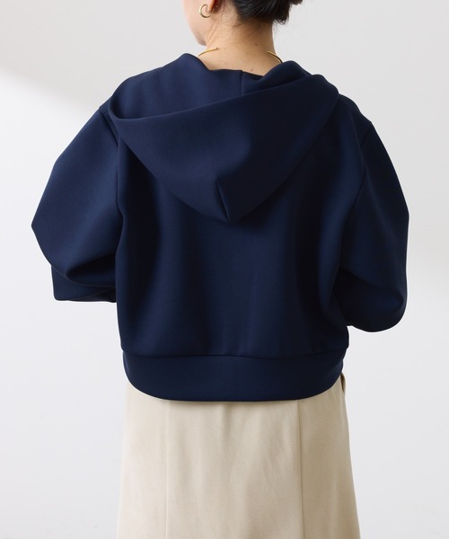 COLLAGE GALLARDAGALANTE（コラージュガリャルダガランテ）の「クロップドボリューム袖フーディ（パーカー・レディース・ネイビー/チャコールグレー・FREE）」の14枚目の写真