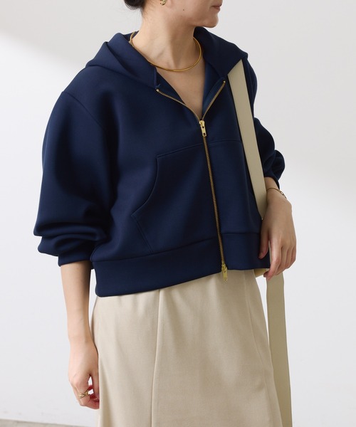 COLLAGE GALLARDAGALANTE（コラージュガリャルダガランテ）の「クロップドボリューム袖フーディ（パーカー・レディース・ネイビー/チャコールグレー・FREE）」の15枚目の写真