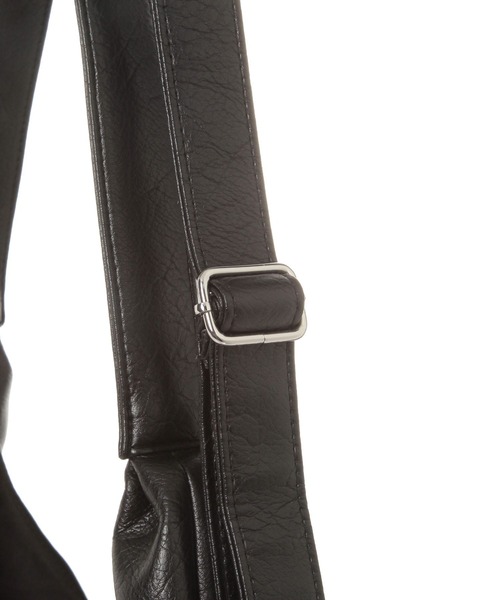 LAKOLE（ラコレ）の「2WAYマルチポケットサンカクトートバッグ / 576001（トートバッグ・メンズ・ブラウン/ブラック・FREE）」の8枚目の写真