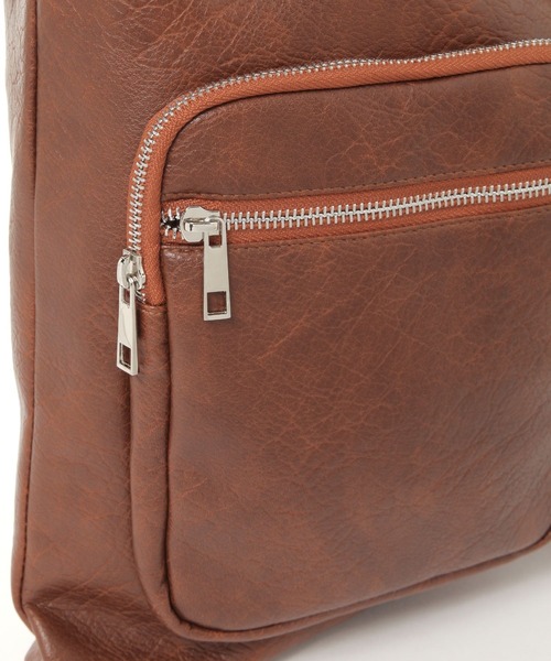 LAKOLE（ラコレ）の「2WAYマルチポケットサンカクトートバッグ / 576001（トートバッグ・メンズ・ブラウン/ブラック・FREE）」の4枚目の写真